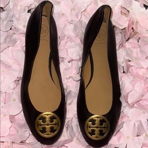 Preloved 💕Tory Burch Black/Gold Flats size 8